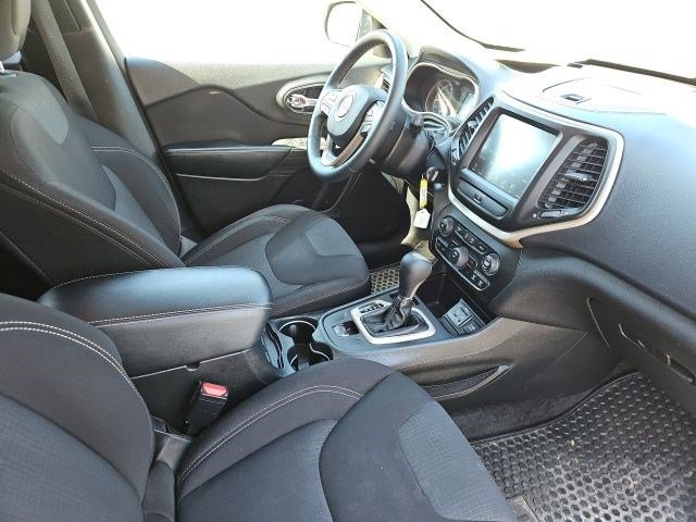 Used 2015 Jeep Cherokee Latitude w/ Cold Weather Group image 11
