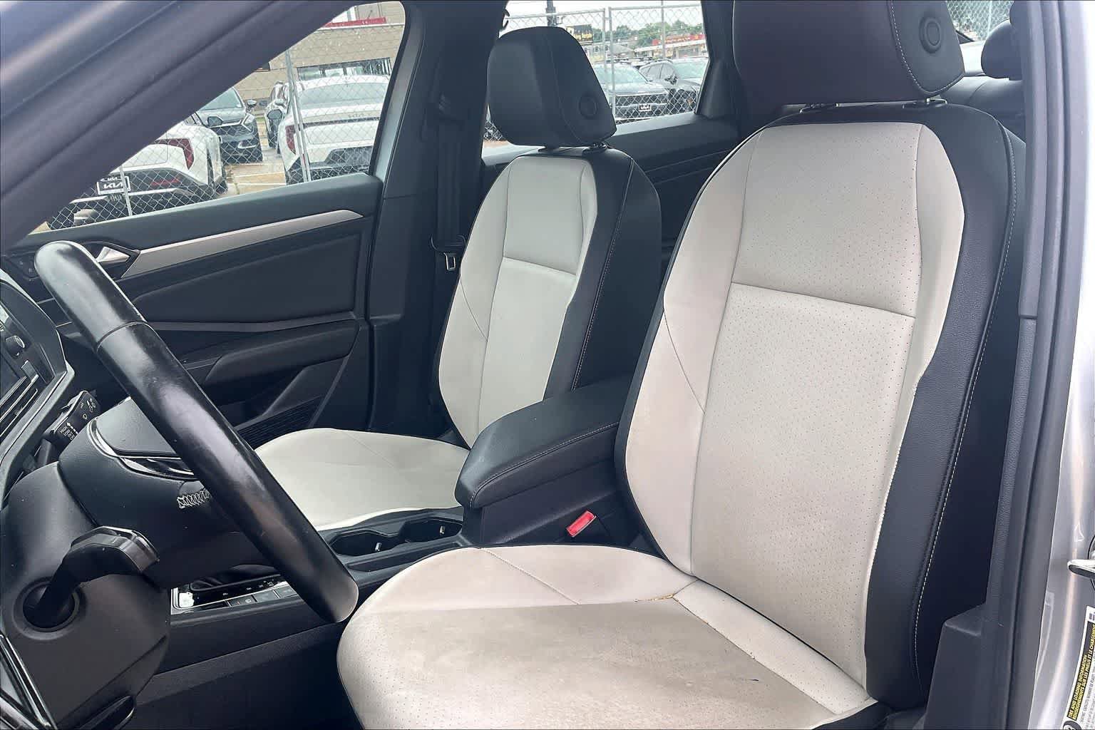 Used 2019 Volkswagen Jetta R-Line w/ R-Line Cold Weather Package FWD image 9