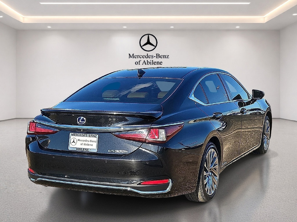 Used 2022 Lexus ES 300h Ultra Luxury w/ Accessory Package 2 FWD image 7