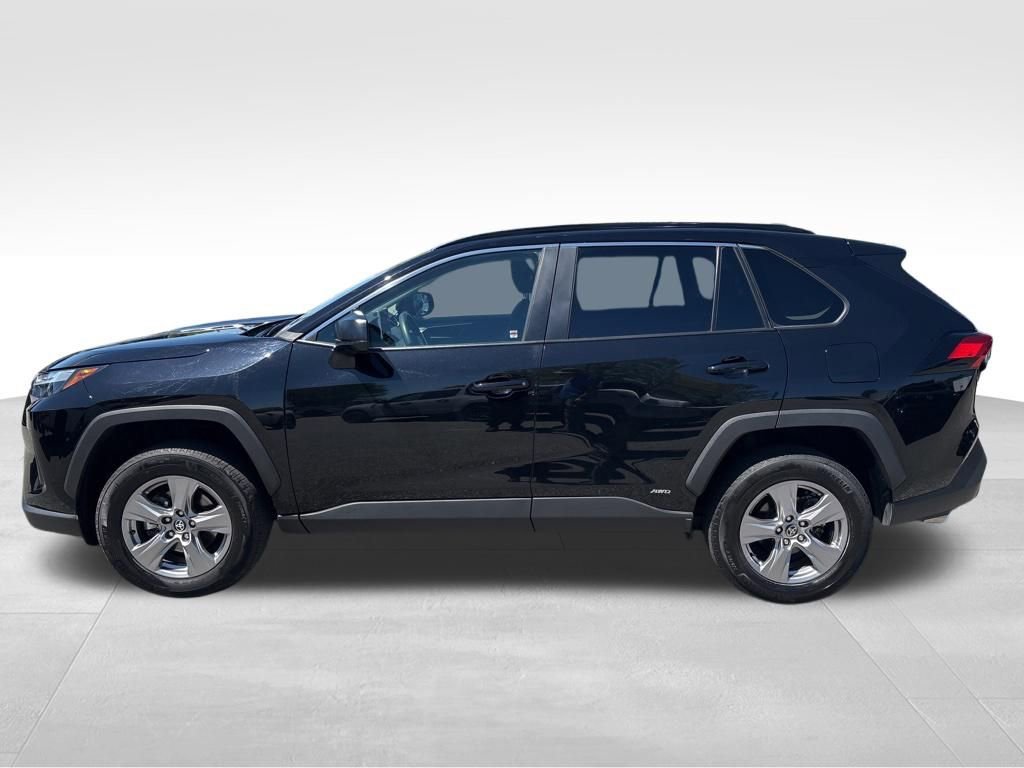 Used 2025 Toyota RAV4 LE AWD/4WD image 2