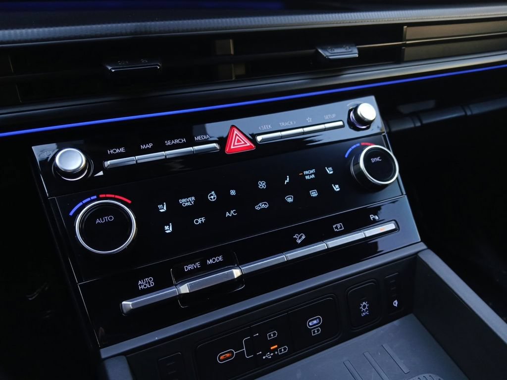Used 2025 Hyundai Santa Fe Calligraphy FWD image 18
