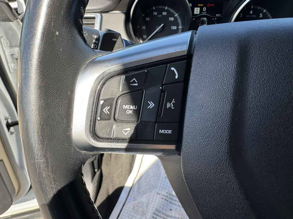 Used 2018 Land Rover Discovery Sport HSE image 14