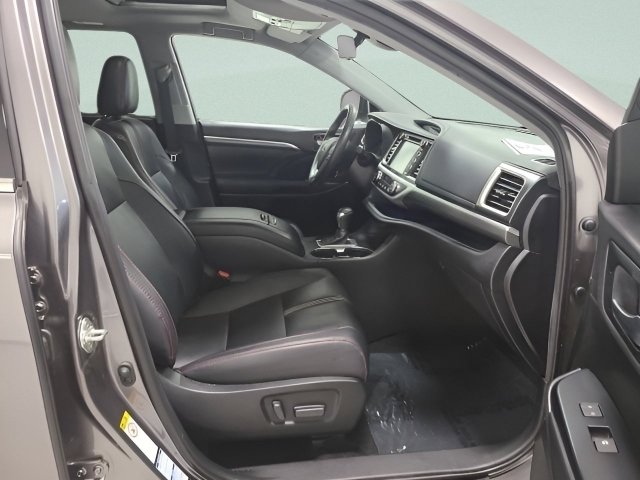 Used 2019 Toyota Highlander SE AWD/4WD image 13