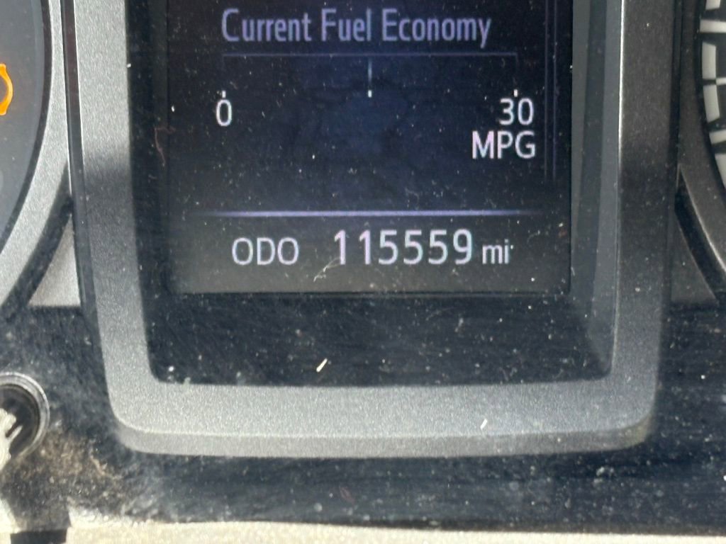 Used 2018 Toyota Tacoma TRD Off-Road w/ Technology Package AWD/4WD image 17