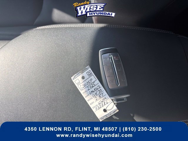 Used 2025 Genesis GV70 2.5T AWD/4WD image 32