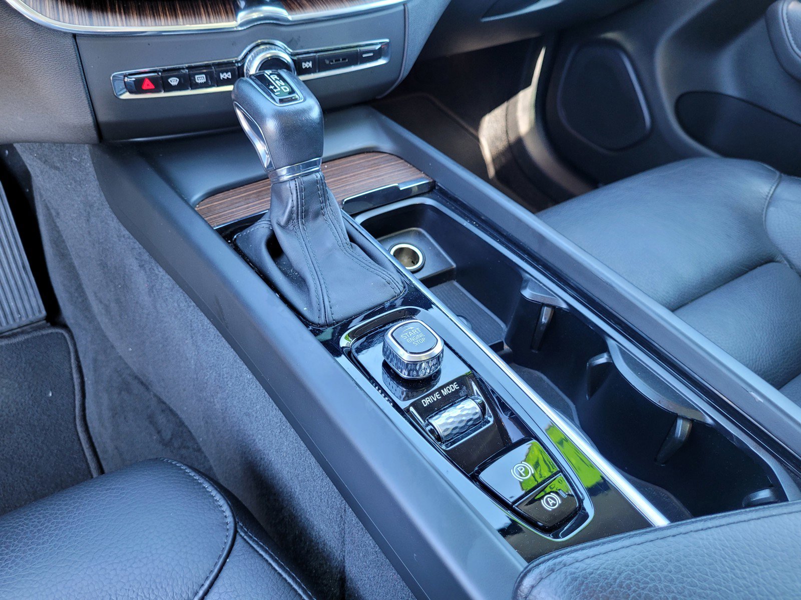 Used 2021 Volvo XC60 T5 Momentum image 20