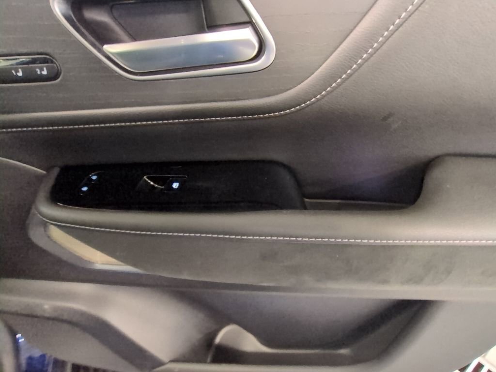 Used 2025 INFINITI QX80 Sensory image 24