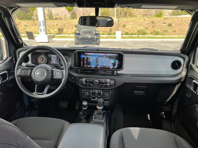 Used 2025 Jeep Gladiator Sport AWD/4WD image 22