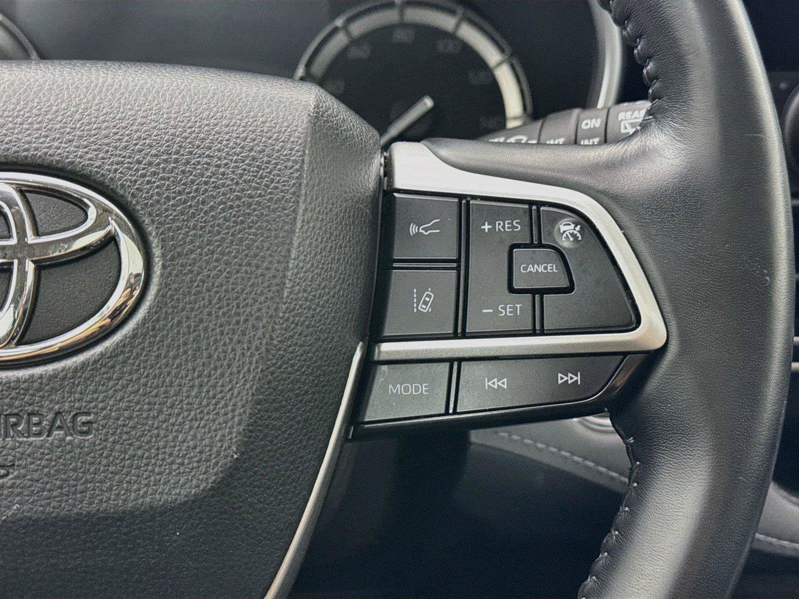 Used 2022 Toyota Highlander XLE FWD image 20