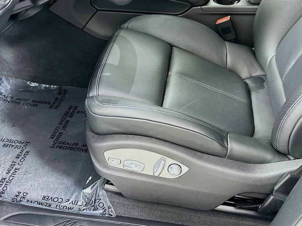 New 2025 Porsche Macan AWD/4WD image 22