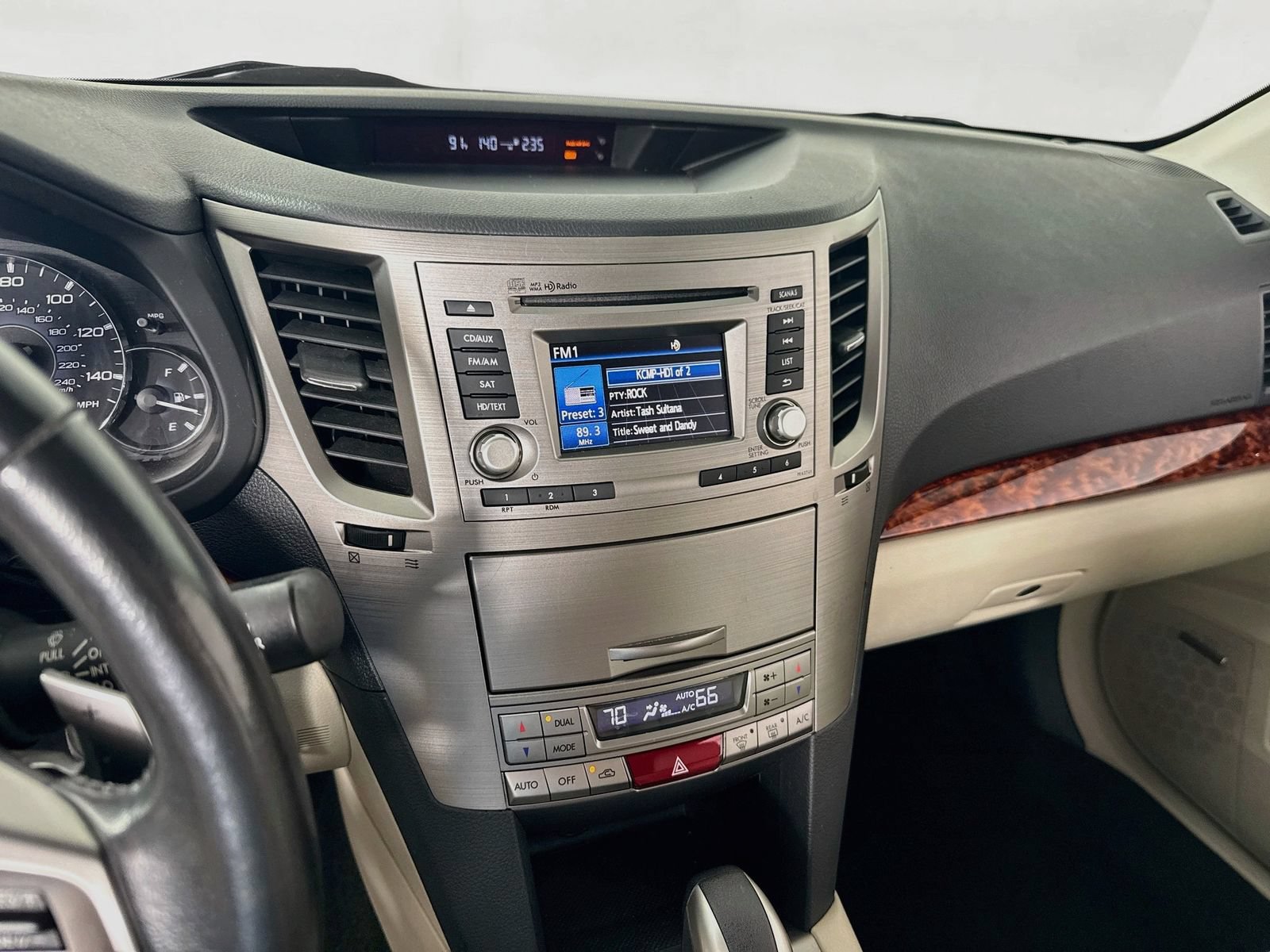 Used 2012 Subaru Outback 2.5i Limited w/ Moonroof Pkg AWD/4WD image 16