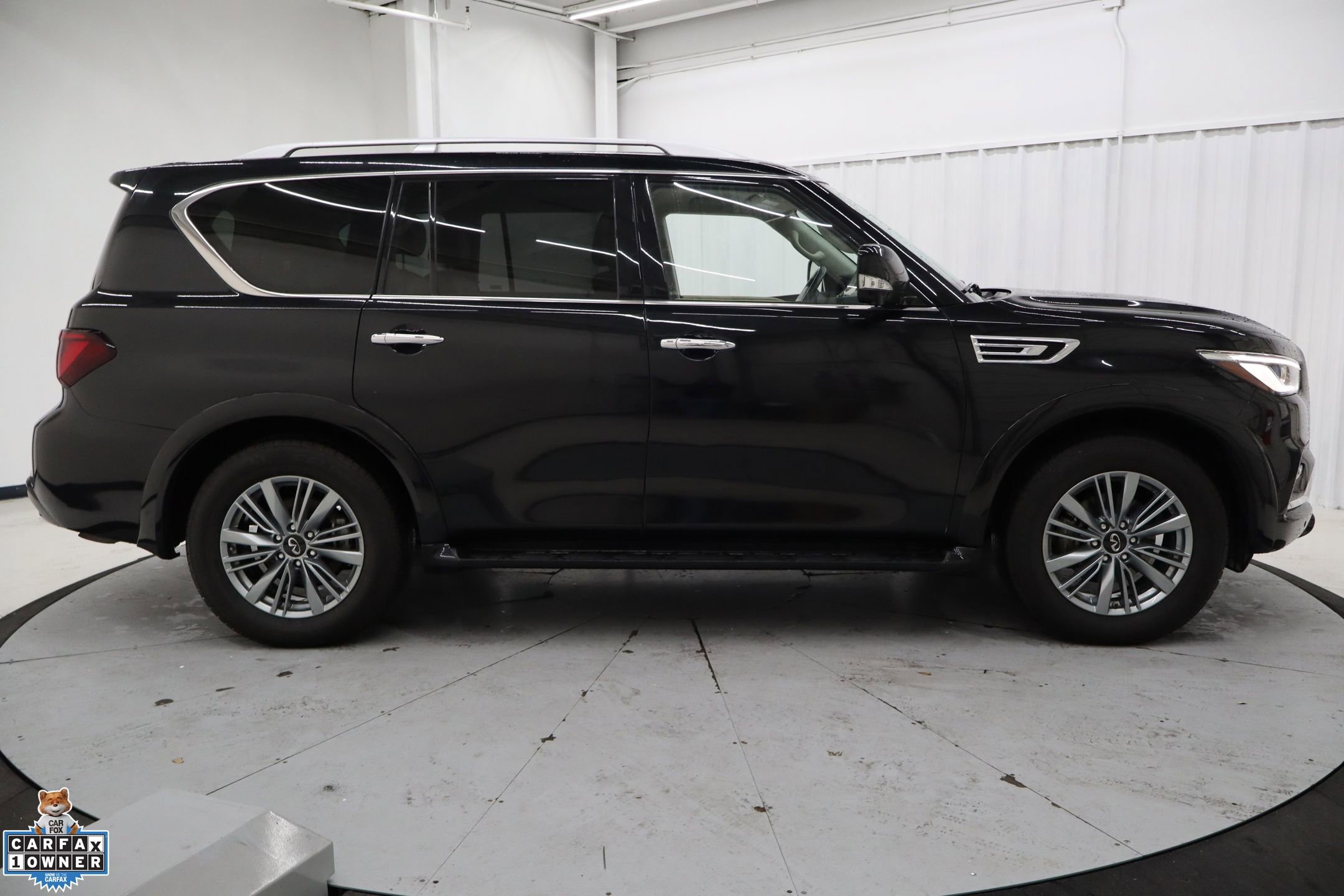 Used 2023 INFINITI QX80 Luxe w/ Cargo Package image 2