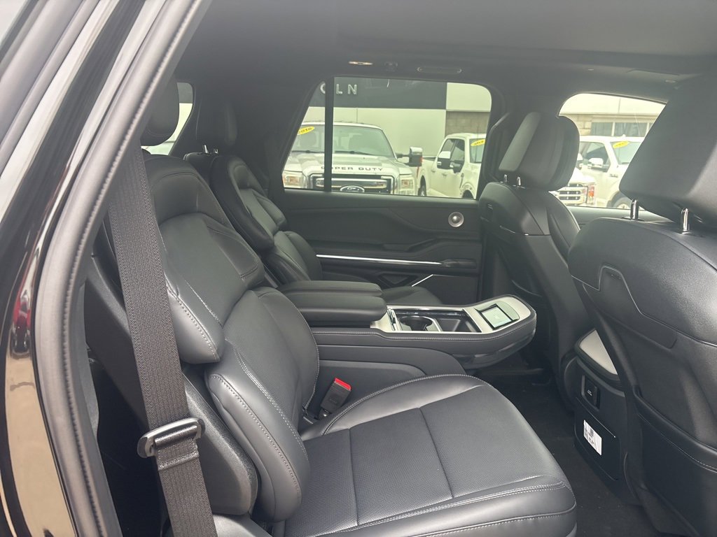 New 2025 Lincoln Navigator Reserve w/ Jet Appearance Package image 12
