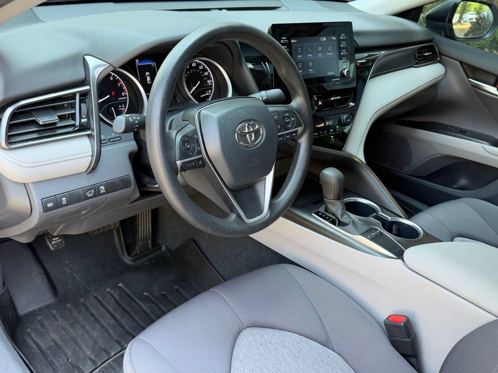 Used 2024 Toyota Camry LE FWD image 4