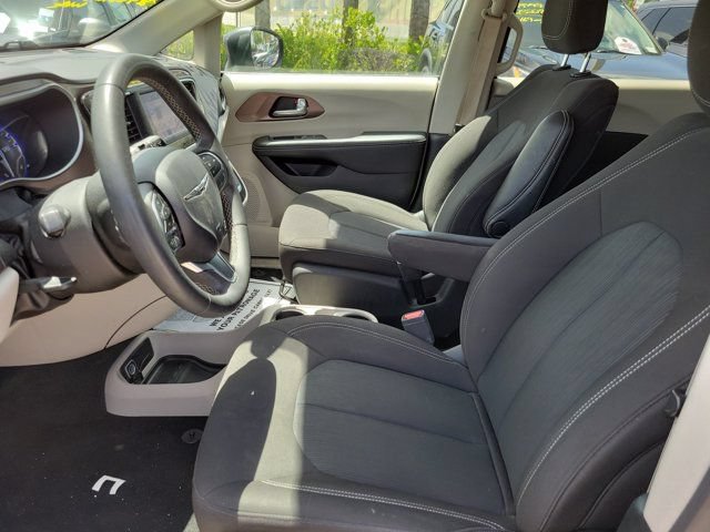Used 2023 Chrysler Voyager LX FWD image 18