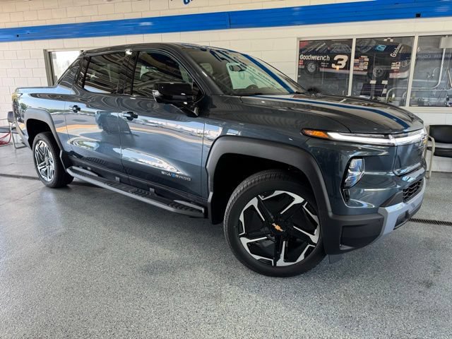 New 2026 Chevrolet Silverado EV LT AWD/4WD image 2