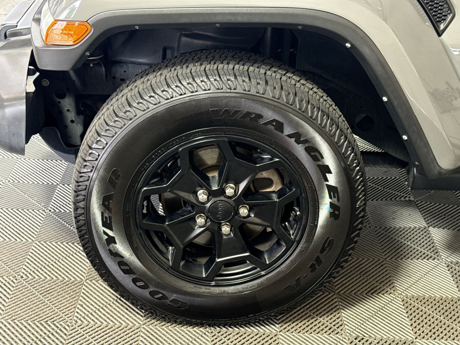 Used 2021 Jeep Gladiator Sport AWD/4WD image 12