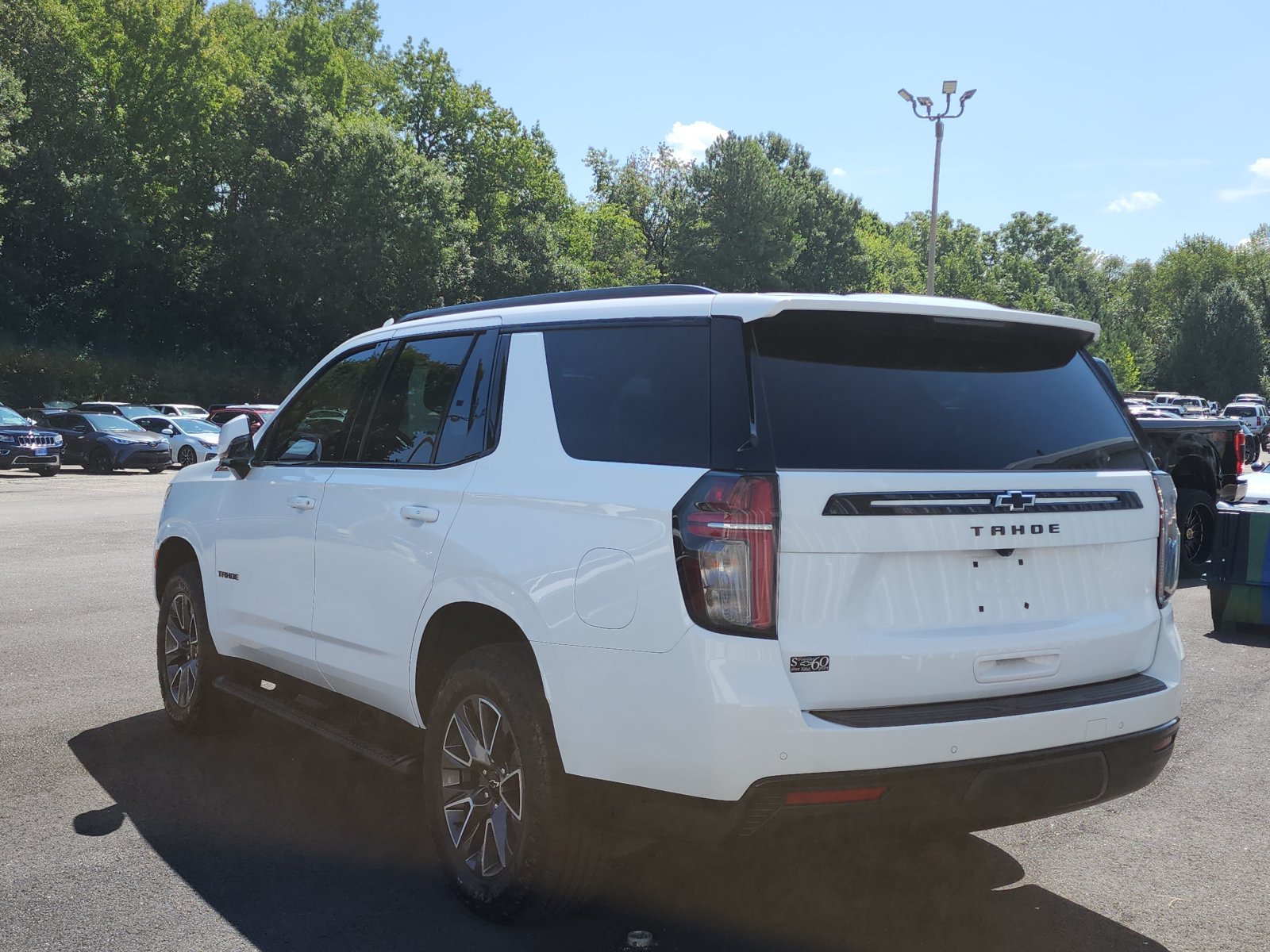 Used 2024 Chevrolet Tahoe Z71 w/ Luxury Package AWD/4WD image 3