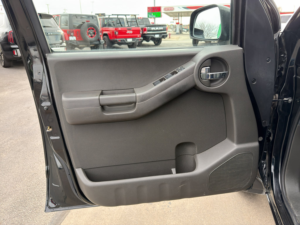 Used 2012 Nissan Xterra PRO-4X w/ Pro-4x Leather Pkg image 16