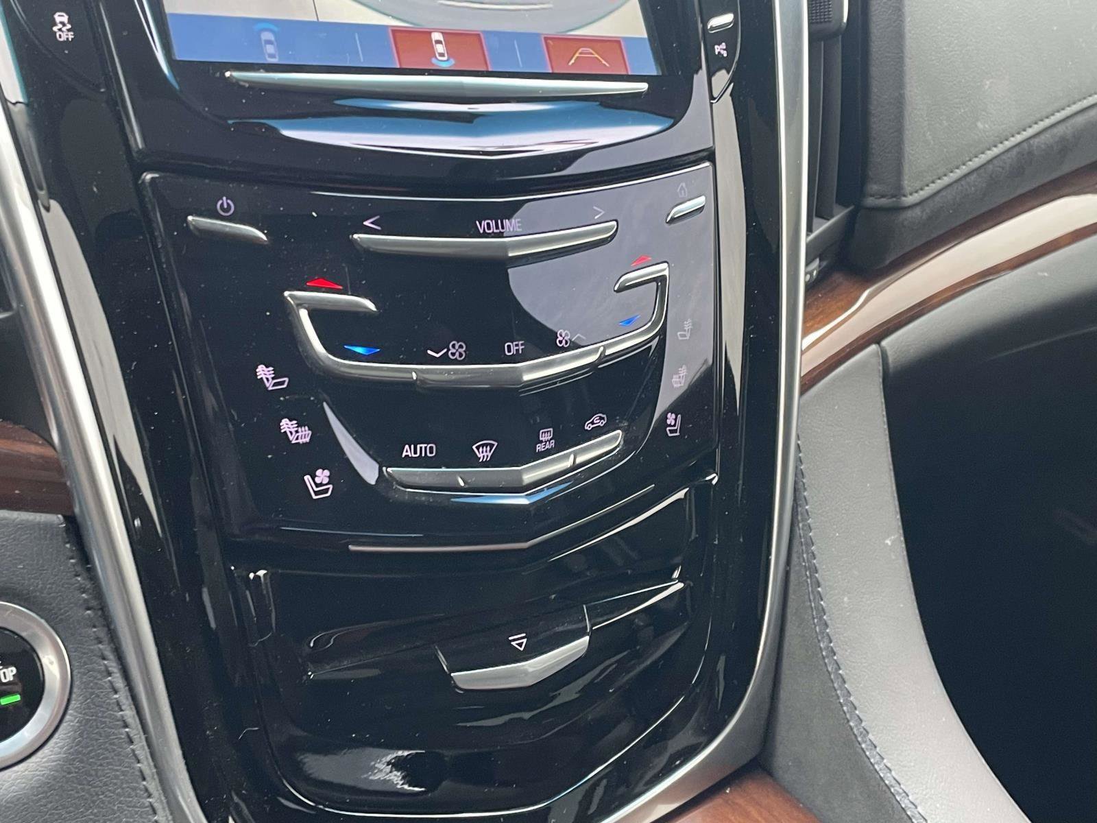 Used 2019 Cadillac Escalade Luxury AWD/4WD image 12