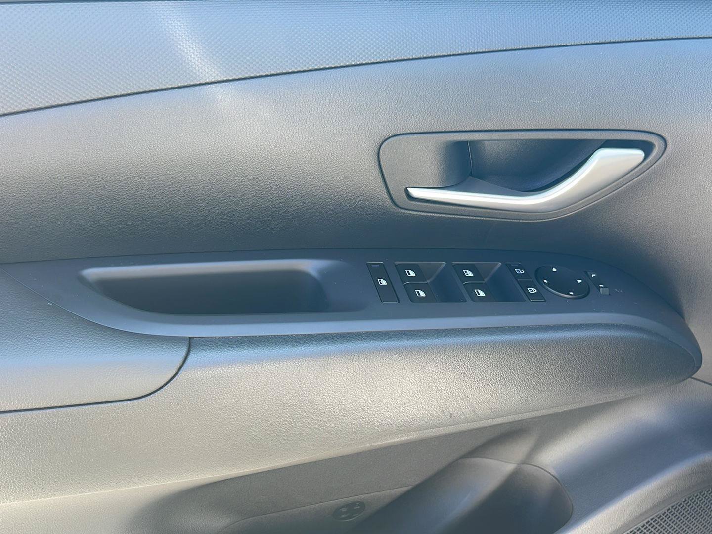 Used 2025 Hyundai Tucson SE AWD/4WD image 24
