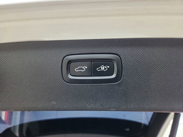 Used 2020 Volvo XC90 T5 Momentum image 32