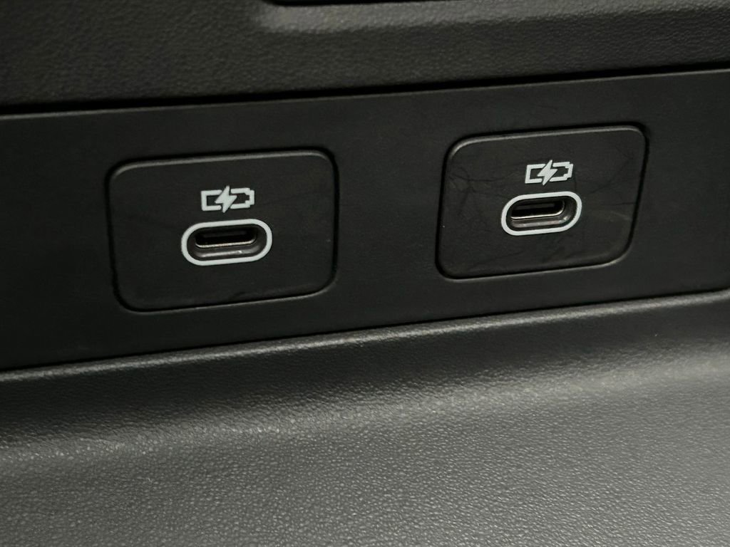 Used 2025 Land Rover Range Rover Velar Dynamic SE image 21