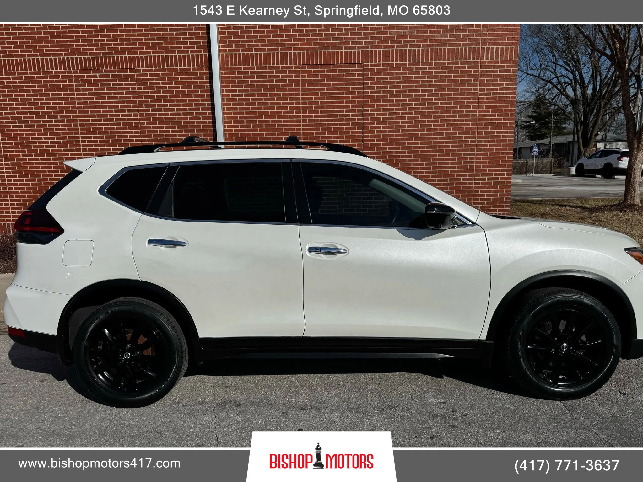 Used 2018 Nissan Rogue SV w/ Premium Package image 6
