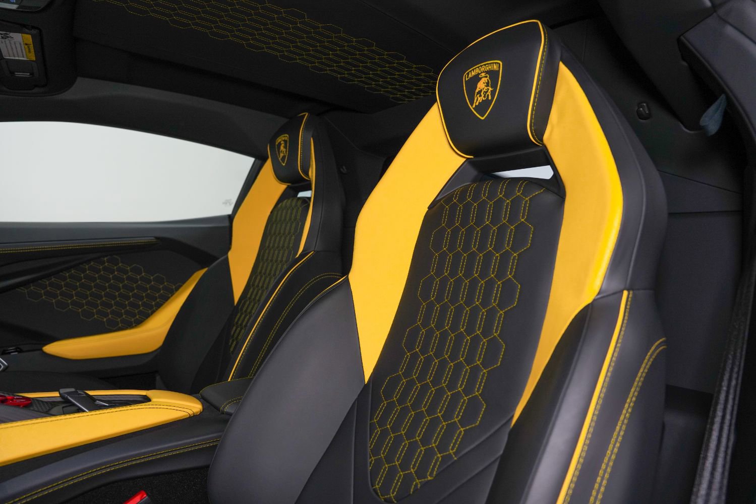 Used 2024 Lamborghini Revuelto AWD/4WD image 41