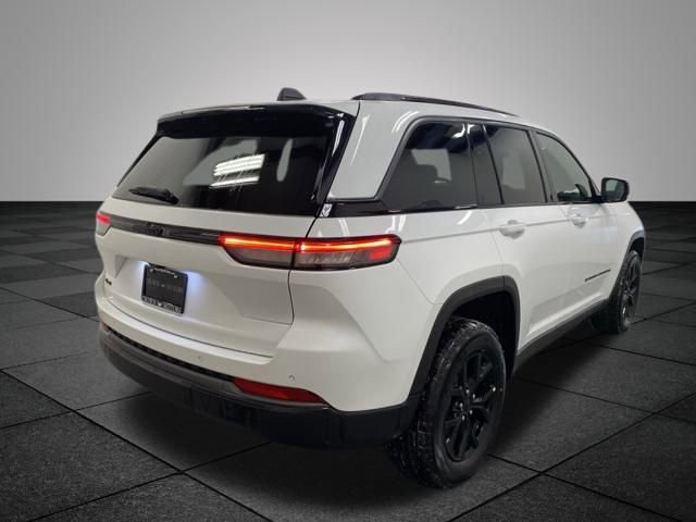 Used 2026 Jeep Grand Cherokee Laredo AWD/4WD image 6