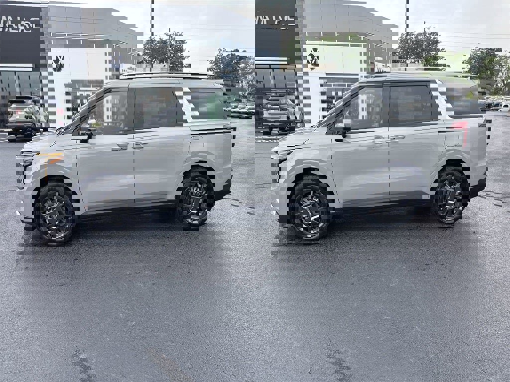 New 2026 Kia Carnival EX image 3