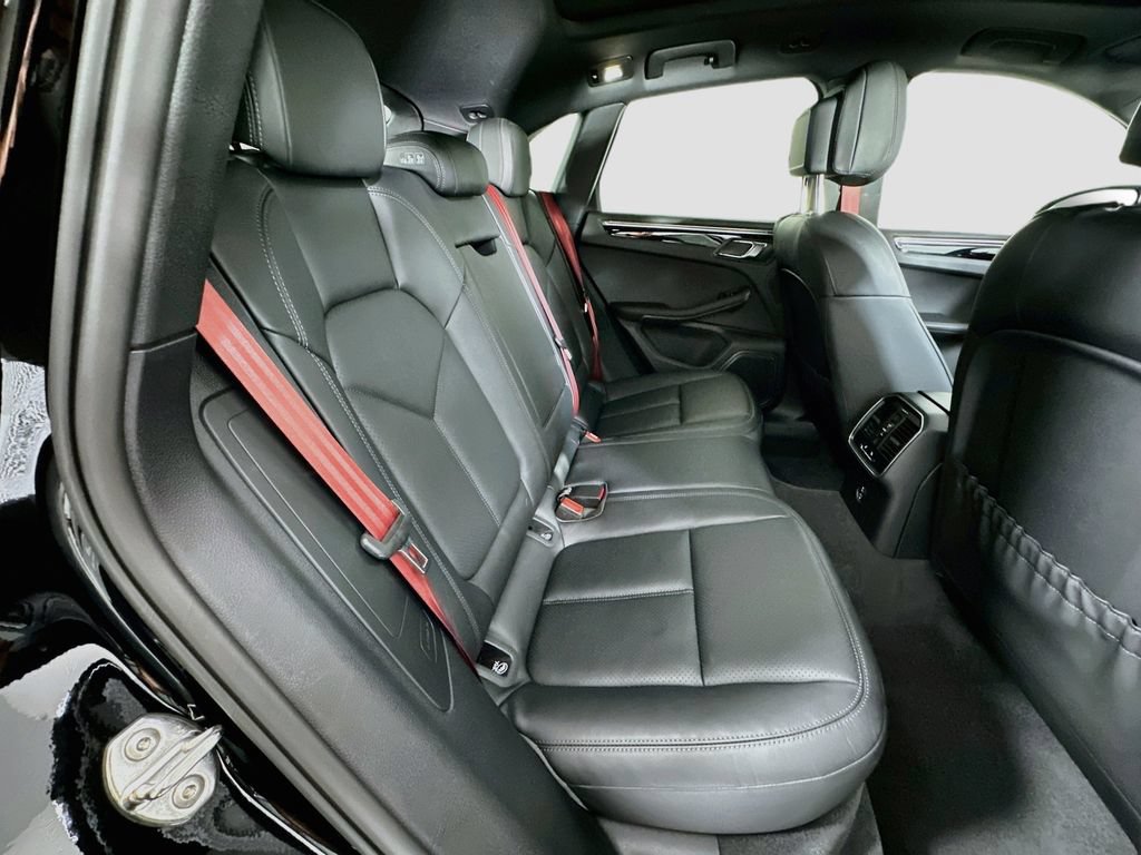 Certified 2026 Porsche Macan AWD/4WD image 29