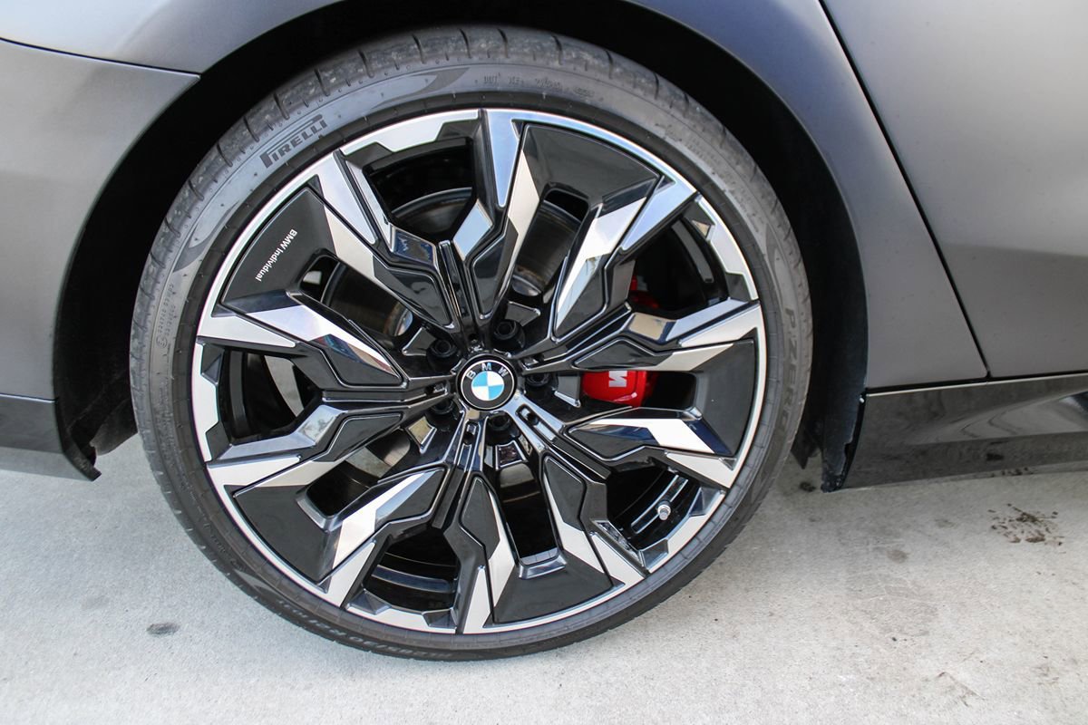 Used 2025 BMW i5 eDrive40i w/ M Sport Package image 9