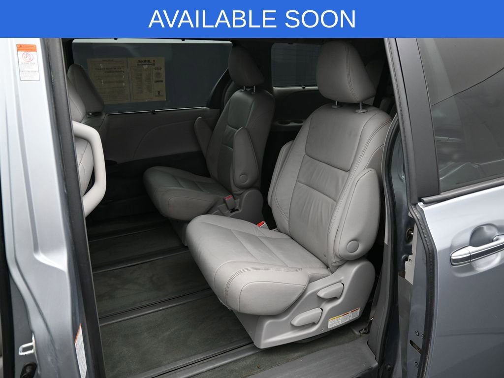 Used 2015 Toyota Sienna XLE AWD/4WD image 26