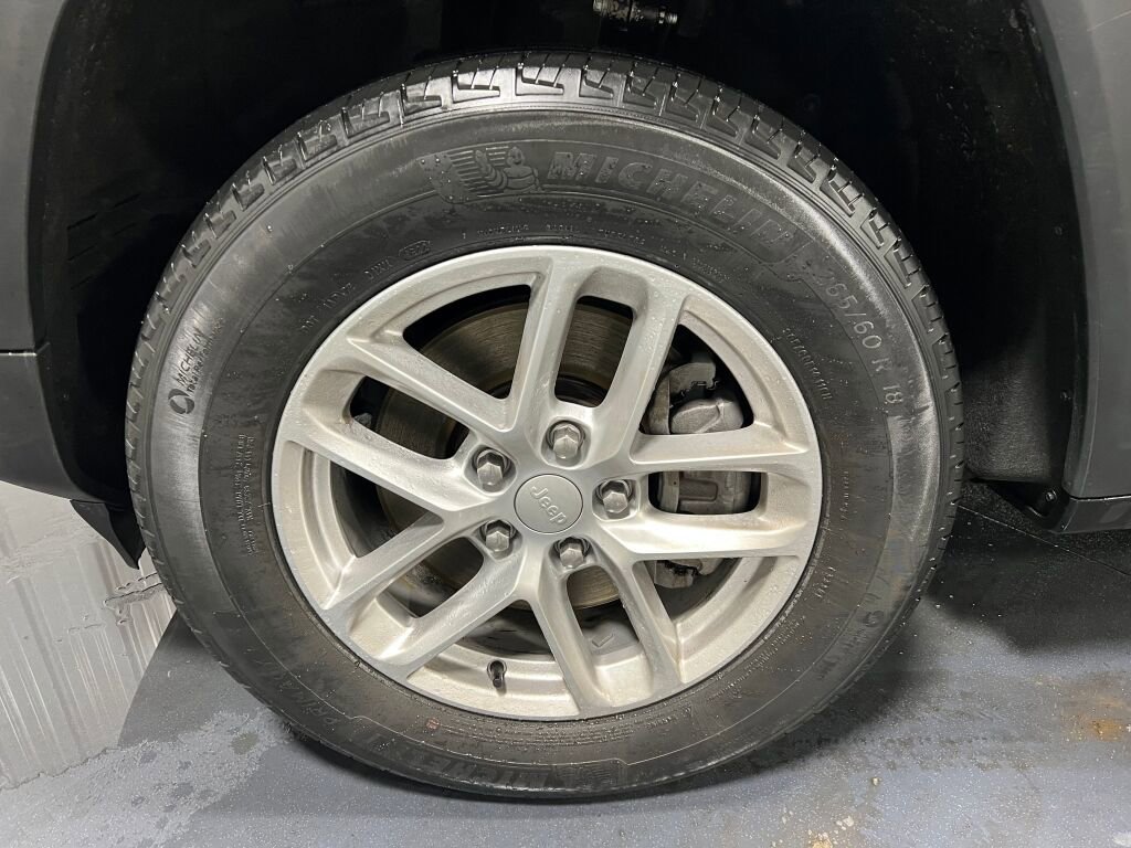 Used 2022 Jeep Grand Cherokee L Laredo w/ Luxury Tech Group I image 5