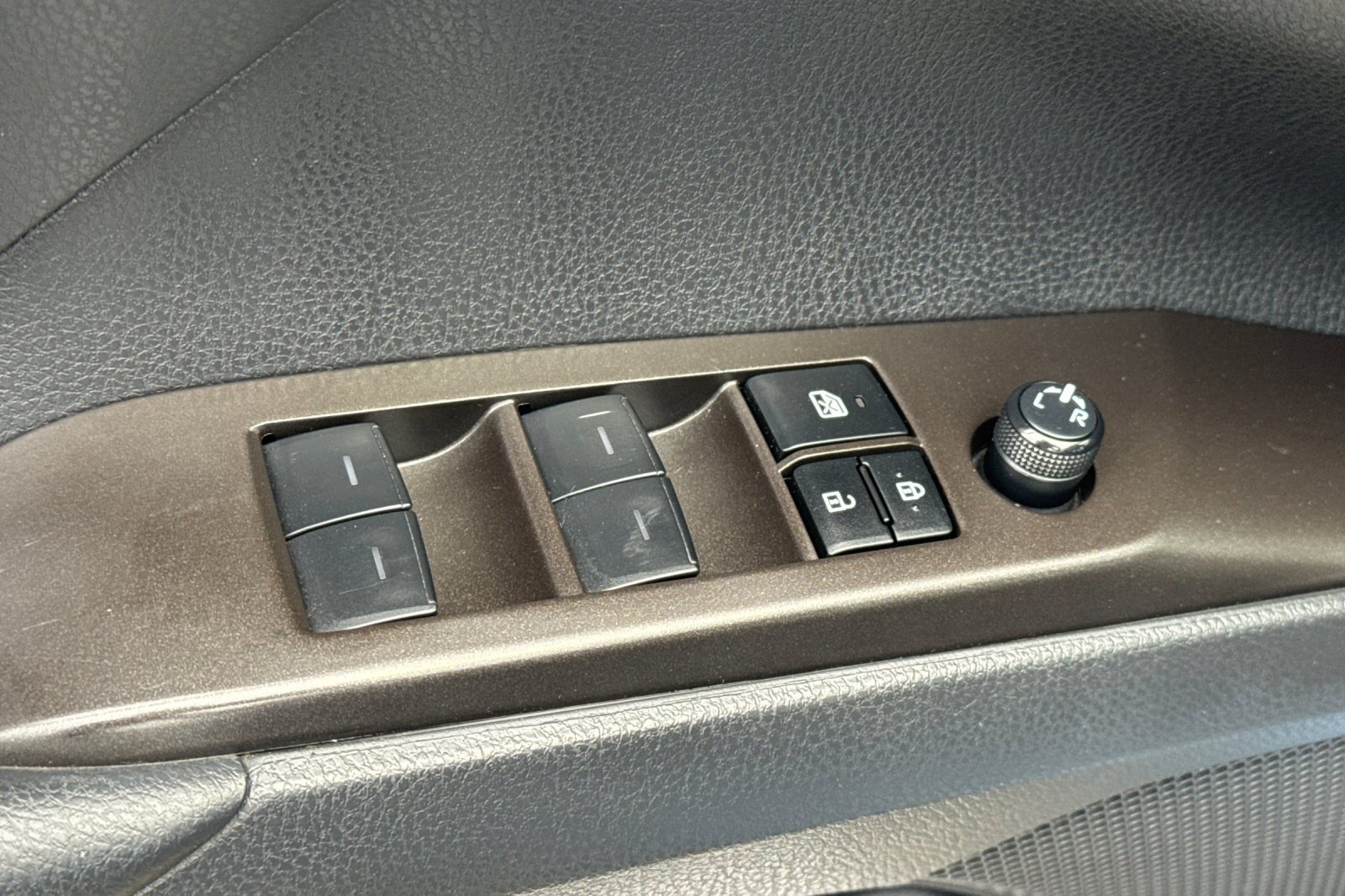 Used 2024 Toyota Camry SE FWD image 13