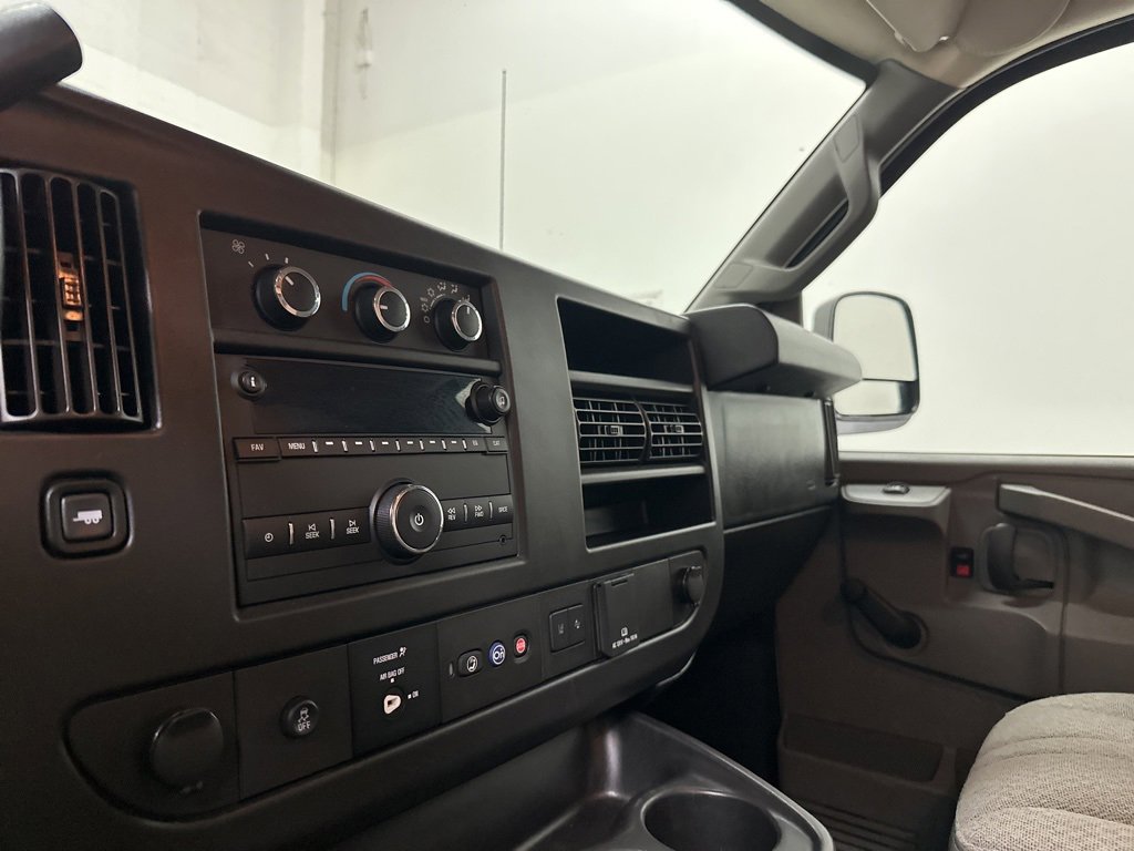 Used 2020 Chevrolet Express 2500 image 31