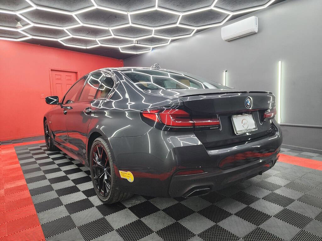 Used 2023 BMW 530e w/ M Sport Package image 6