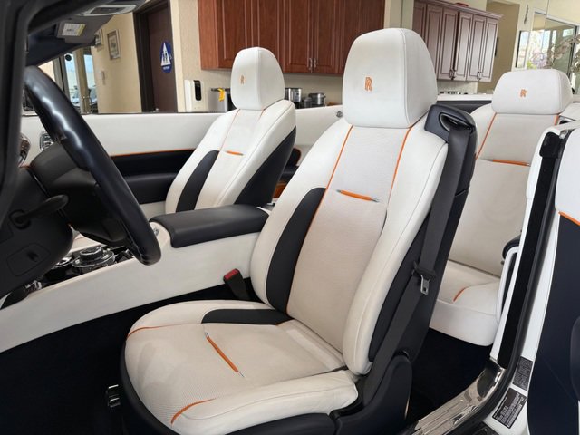 Used 2016 Rolls-Royce Dawn RWD image 9