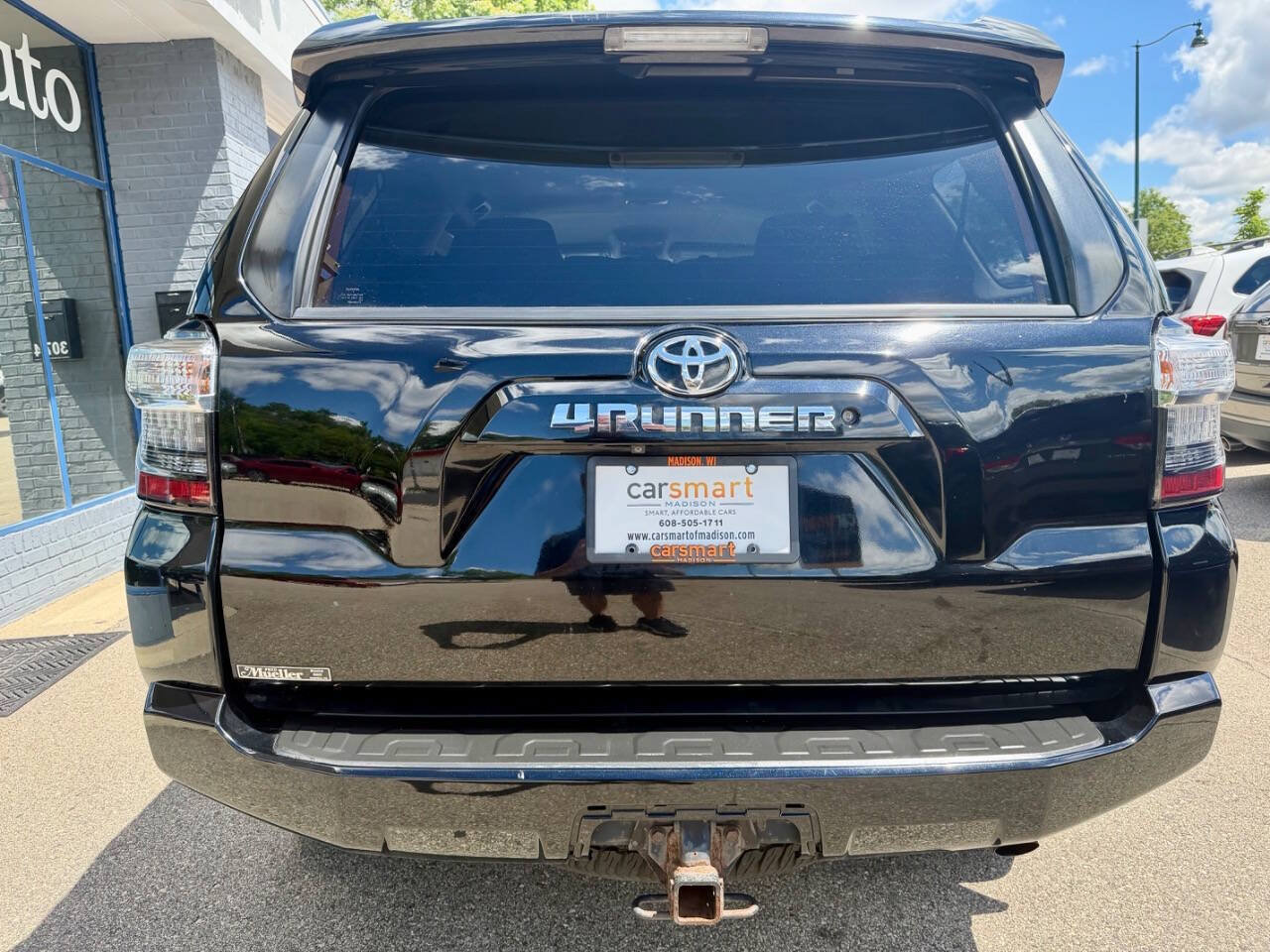 Used 2018 Toyota 4Runner SR5 AWD/4WD image 10