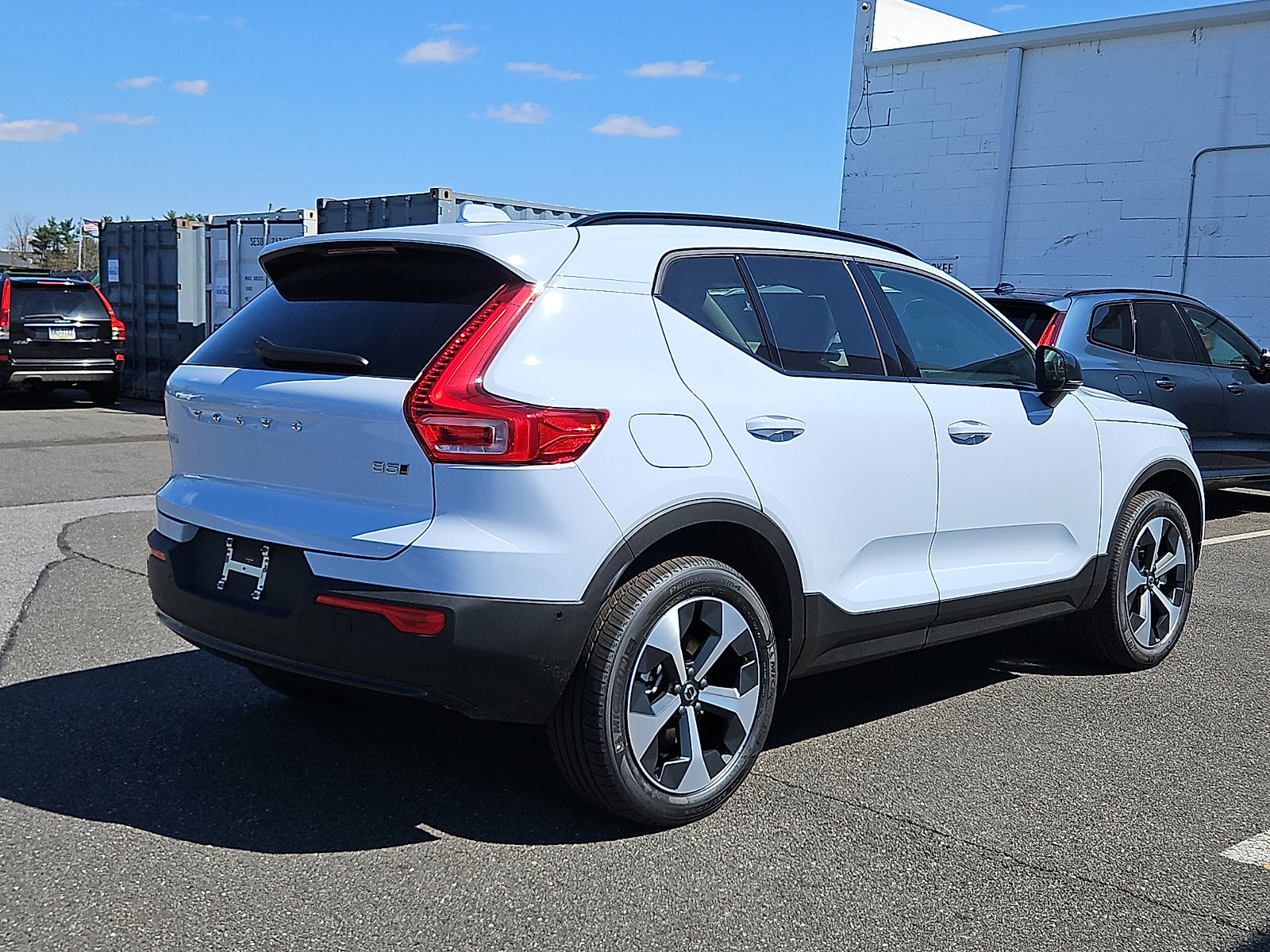 New 2026 Volvo XC40 B5 Plus w/ Climate Package AWD/4WD image 6