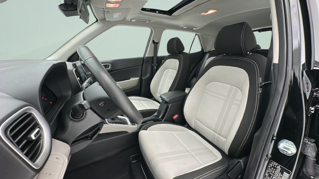 Used 2025 Hyundai Venue SEL FWD image 13