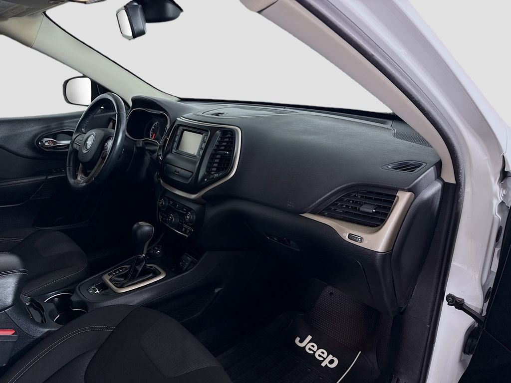 Used 2016 Jeep Cherokee Latitude AWD/4WD image 19