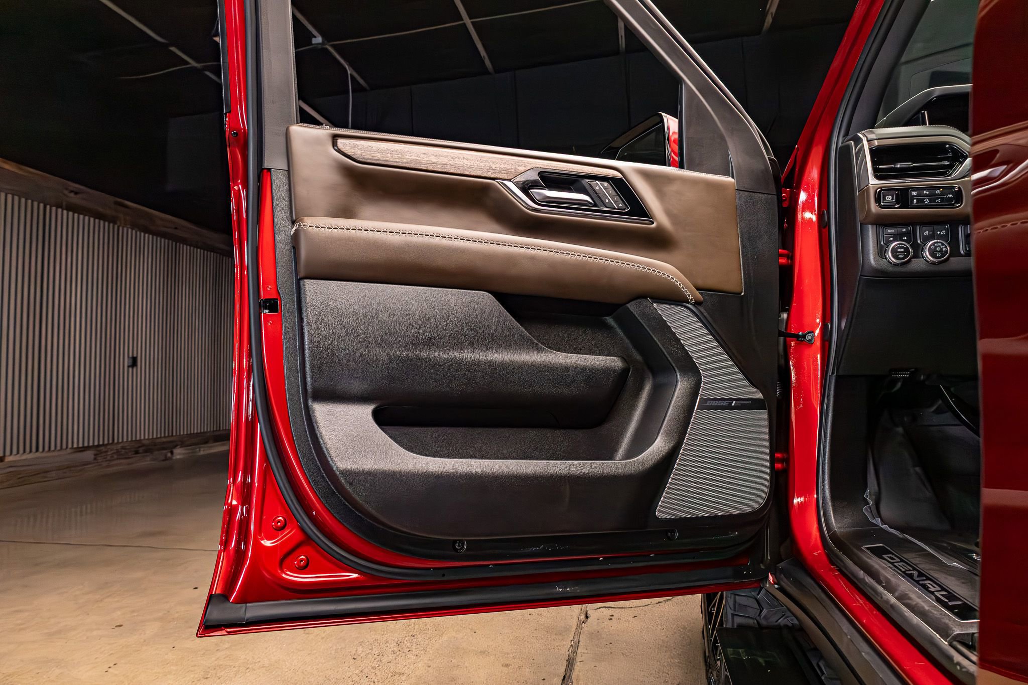 Used 2025 GMC Yukon Denali Ultimate image 30
