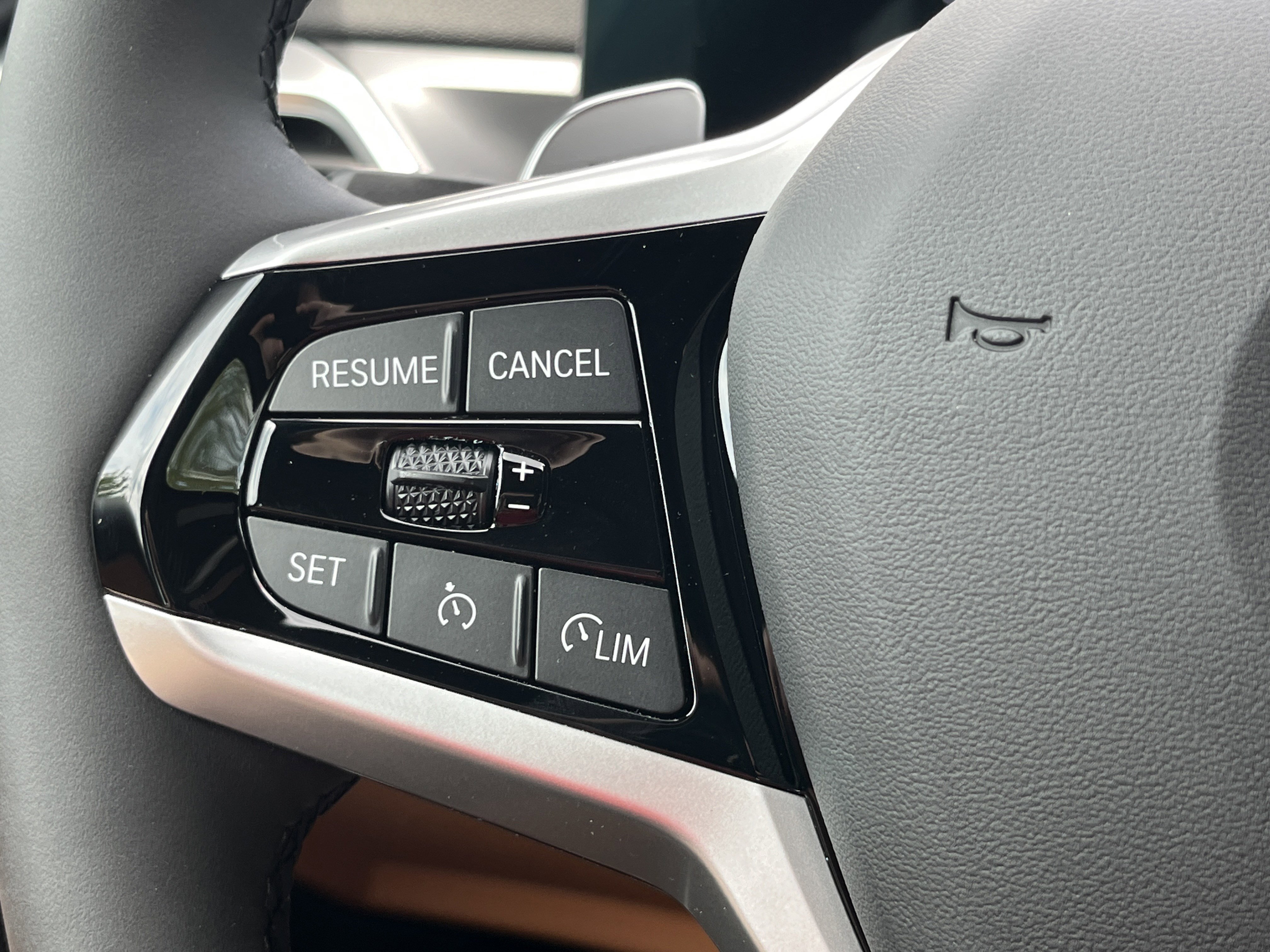 Used 2025 BMW 330i Sedan w/ Premium Package image 14