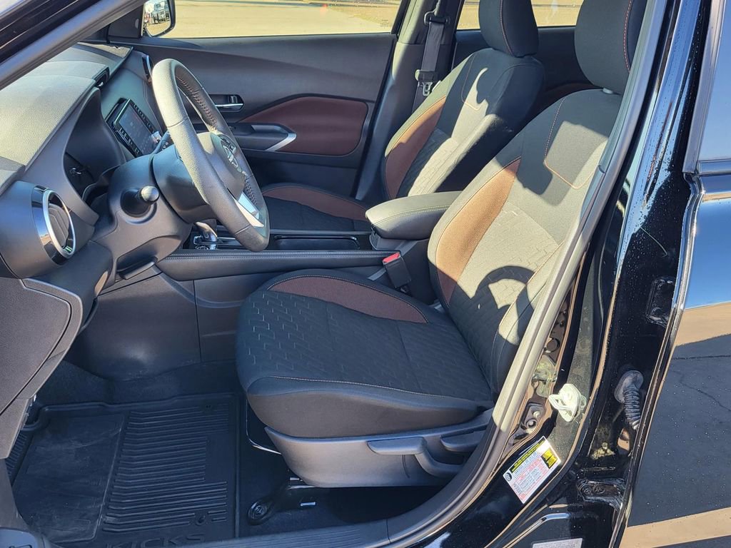 Used 2024 Nissan Kicks SR w/ Interior Electronics Package FWD image 17