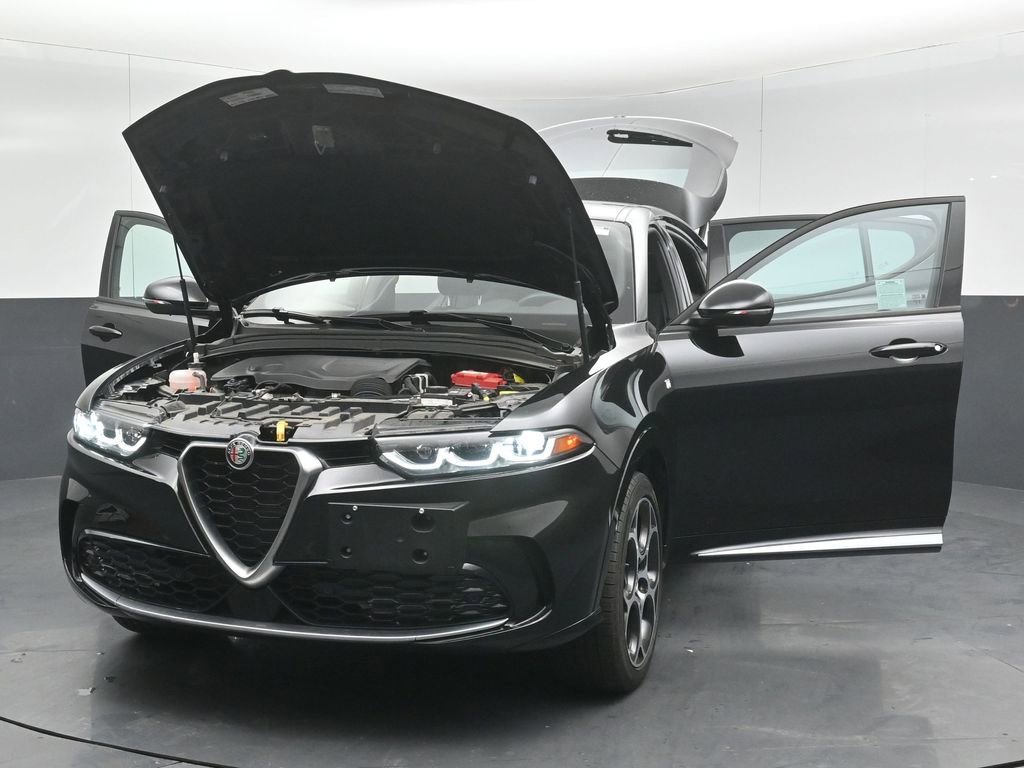 Used 2024 Alfa Romeo Tonale Ti w/ Premium Interior Package image 50