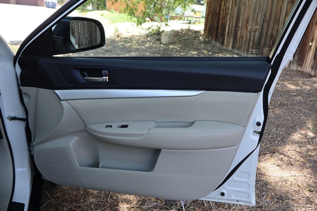 Used 2012 Subaru Outback 2.5i Premium w/ All-Weather Pkg AWD/4WD image 26