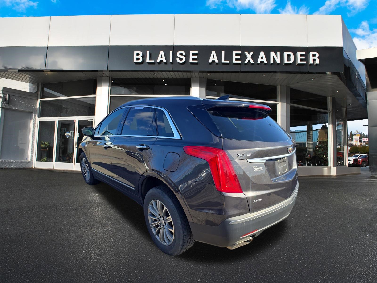 Used 2018 Cadillac XT5 Luxury w/ Driver Awareness Package image 6