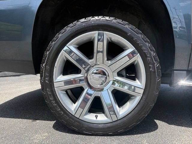 Used 2019 Cadillac Escalade ESV Luxury AWD/4WD image 17